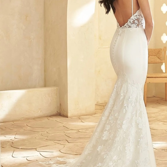 Paloma Blanca 5004 Wedding Dress - Picture 9 of 9